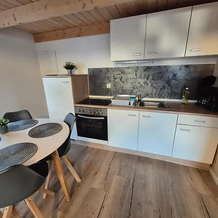 Schega Feriehus Podamirowo
