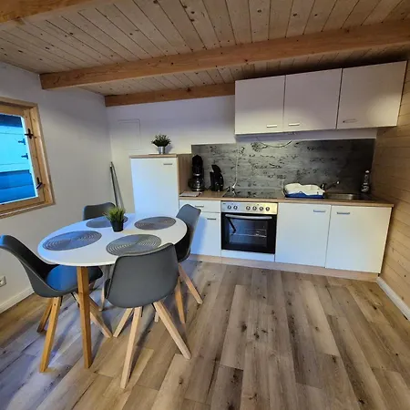 Schega Feriehus Podamirowo